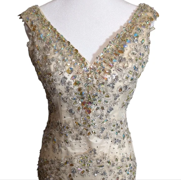 Tony Bowls Ivory V-Neck Trumpet Mermaid Beaded Gown Style number TB11606 Sz 8 - Picture 6 of 12